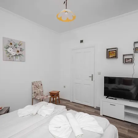 1bd Next To Womens Market And Sofia's Gems By Flat Mаnаger Lägenhet