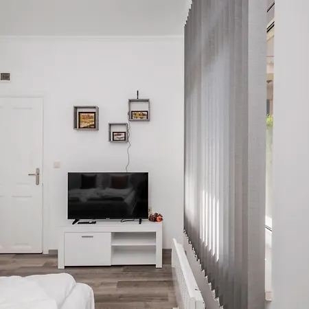 1bd Next To Womens Market And Sofia's Gems By Flat Mаnаger Διαμέρισμα *