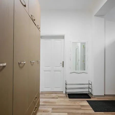 1bd Next To Womens Market And Sofia's Gems By Flat Mаnаger