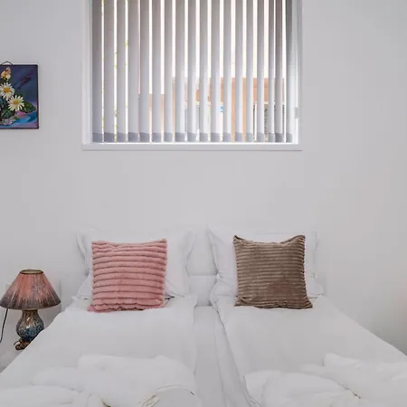 1bd Next To Womens Market And Sofia's Gems By Flat Mаnаger דירה
