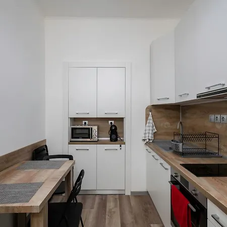 1bd Next To Womens Market&sofia's Gems By Flat Mаnаger *