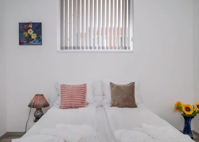 1bd Next To Womens Market And Sofia's Gems By Flat Mаnаger アパート