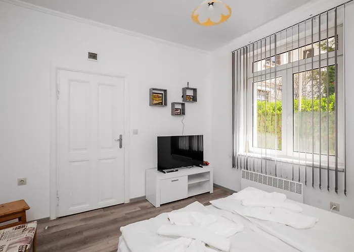 1bd Next To Womens Market And Sofia's Gems By Flat Mаnаger Sofia