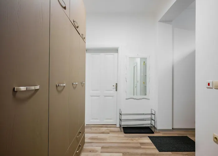 1bd Next To Womens Market And Sofia's Gems By Flat Mаnаger