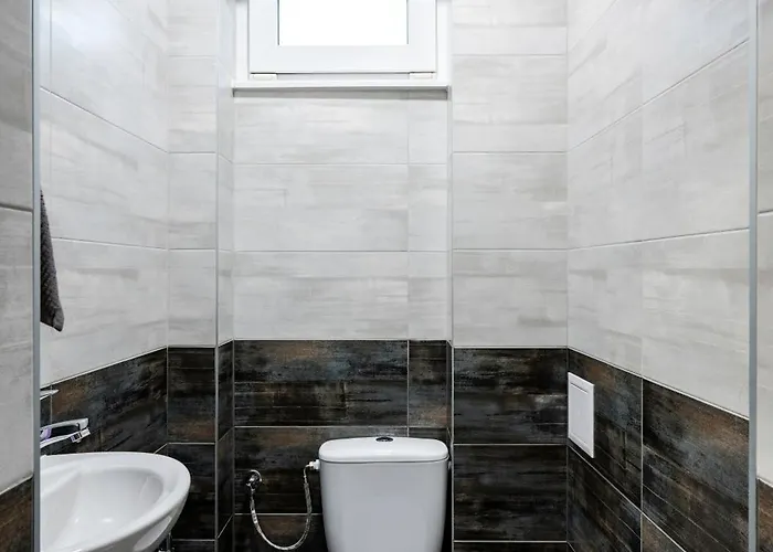 1bd Next To Womens Market And Sofia's Gems By Flat Mаnаger *