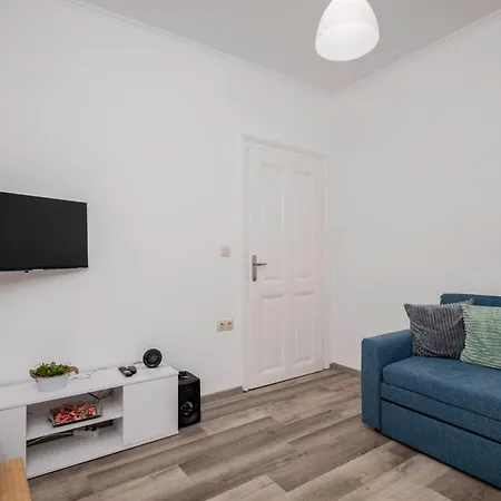 1bd Next To Womens Market And Sofia's Gems By Flat Mаnаger