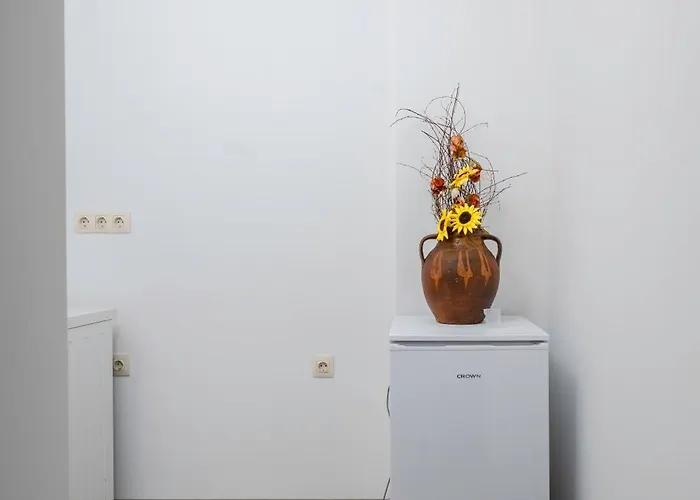 1bd Next To Womens Market And Sofia's Gems By Flat Mаnаger *